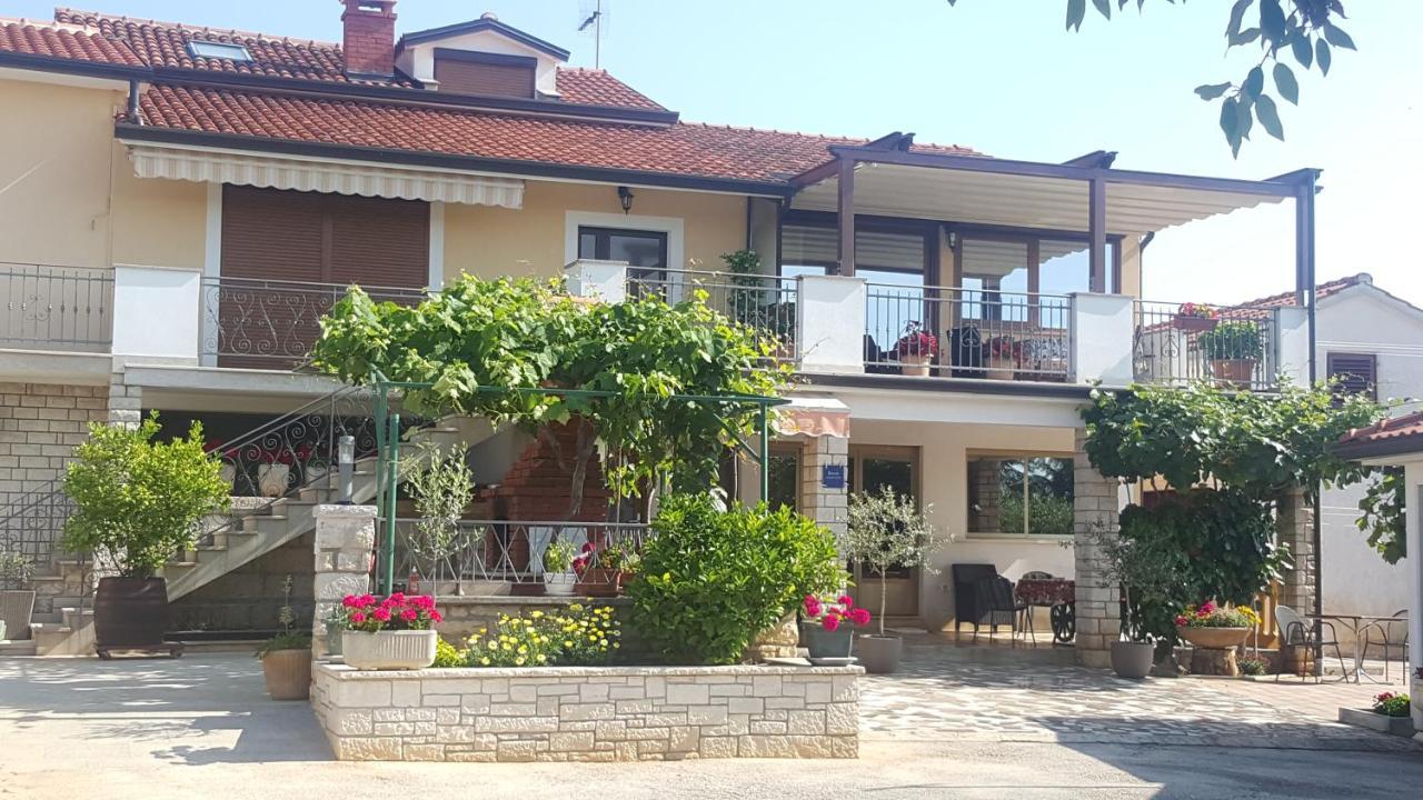 Апартаменты Haus Roko Ровинь Экстерьер фото